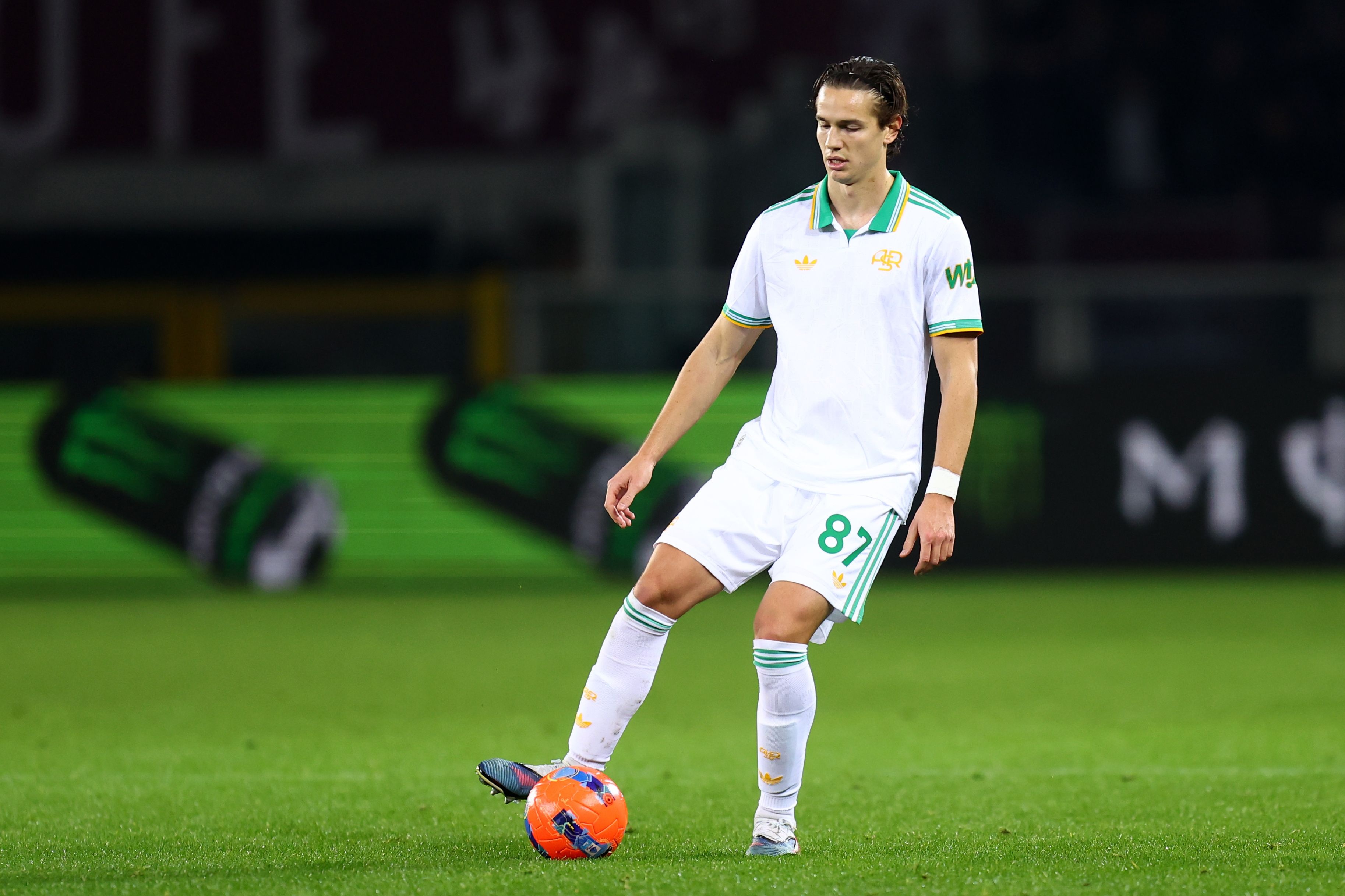 斯基拉:罗马决定留下吉拉迪,并且不再计划签下新中卫