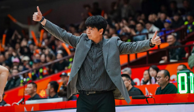 星空体育官方入口-山东男篮拒绝输球!全力淘汰浙江队,琼斯上演首秀,央视直播